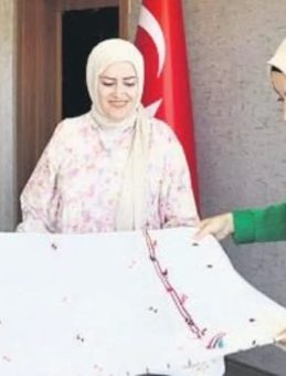 İlk Kadın Kaymakama Çeyiz Bohçası Hediye Edildi