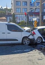 Işıkta Bekleyen Araca &Ccedil;arpma Sonucu 1 &Ouml;l&uuml;, 5 Yaralı