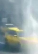İSKİ&rsquo;nin Patlattığı Boru, 5 Katlı Binaya Su Taşırdı: Tonlarca Su Boşa Aktı