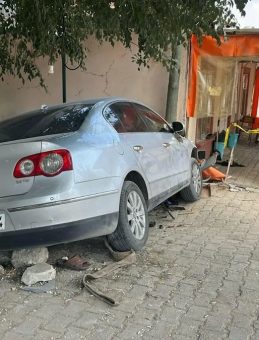 Isparta'da otomobil, kahvehaneye girdi: 1 ölü, 2 yaralı