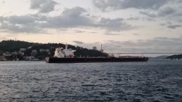 İstanbul Boğazı'nda Gemi Arızası: Boğaz Trafiği Çift Yönlü Kapatıldı!