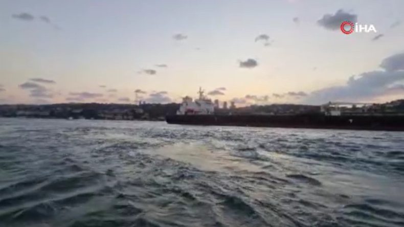 İstanbul Boğazı'nda Gemide Arıza: Gemi Trafiği Durduruldu