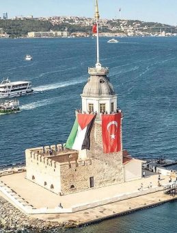 İstanbul Boğazı’nda Gazze’yi Selamlama Etkinliği Gerçekleşti