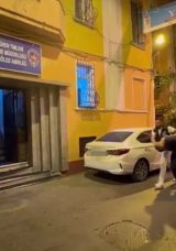İstanbul'da Kaldırımda Bekleyen Kişiye Saldırı: Darp ve Gasp Olayı
