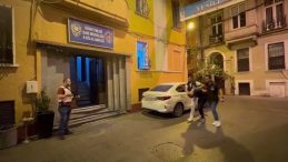 İstanbul'da Kaldırımda Bekleyen Kişiye Saldırı: Darp ve Gasp Olayı