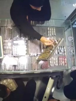 İstanbul'da Kuyumcuya Gizli Giriş: 160 Bin Liralık Hırsızlık!