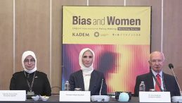 İstanbul'da "Ön Yargı ve Kadın" Çalıştayı Başladı