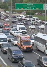 İstanbul'da Trafik Sorunu Devam Ediyor! Yoğunluk Y&uuml;zde 74