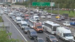 İstanbul'da Trafik Sorunu Devam Ediyor! Yoğunluk Y&uuml;zde 74