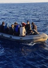 İzmir A&ccedil;ıklarında 26 &Ccedil;ocukla 46 D&uuml;zensiz G&ouml;&ccedil;men Ele Ge&ccedil;irildi