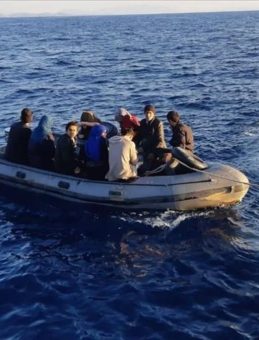 İzmir Açıklarında 26 Çocukla 46 Düzensiz Göçmen Ele Geçirildi