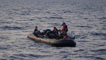 İzmir A&ccedil;ıklarında Lastik Bot Faciası: 4 Kişi Hayatını Kaybetti