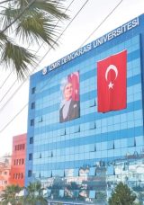 İzmir Demokrasi &Uuml;niversitesi: Sekiz Yılda Hızla Gelişen Bir Devlet &Uuml;niversitesi