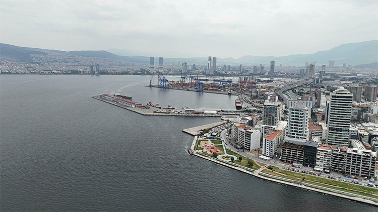 İzmir Körfezi'ndeki Kötü Koku Sorununun Nedeni Belirlendi: Kirlilik Önlenmeli