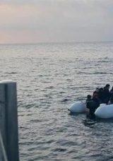 İzmir'de bir facianın eşiğinden d&ouml;n&uuml;ld&uuml;! Batmakta olan bottaki 36 g&ouml;&ccedil;men kurtarıldı