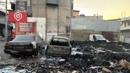 İzmir'de Çöpten Kaynaklanan Yangın 6 Aracın Kullanılmaz Hale Gelmesine Neden Oldu