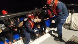İzmir'de Düzensiz Göçmenler Yakalandı
