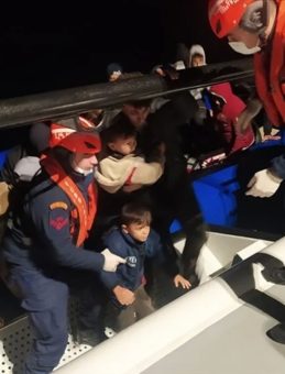İzmir'de Düzensiz Göçmenler Yakalandı