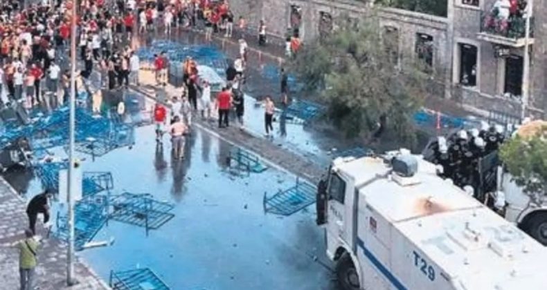 İzmir'de Gergin Anlar, TOMA M&uuml;dahale Etti