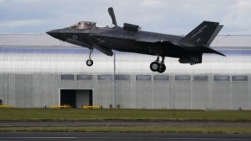 Japonya&rsquo;da F-35 Paniği: Pist Kapatıldı