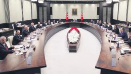 Kabine Ahlat’ta Toplanıyor
