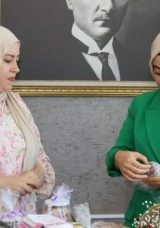 Kadınlardan, kadın kaymakama &ccedil;eyiz boh&ccedil;ası