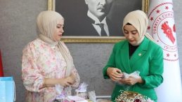 Kadınlardan, kadın kaymakama çeyiz bohçası