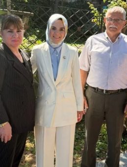 Kaf Dağı'nda Bakan Göktaş Salıncakta Sallandı