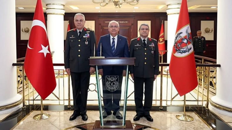 Kara Kuvvetleri Komutanlığı'nda Devir Teslim Töreni