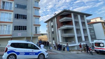 Karab&uuml;k'te Boşanma Aşamasındaki &Ccedil;ift, Yangında Hayatını Kaybetti! Cezaevinden İzinli &Ccedil;ıkıp Evi Ateşe Vermiş