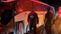 Kayseri'de Korkunç Kaza: Otobüs Refüjdeki Ağaçlara Çarptı! 1 Hayatını Kaybetti, 13 Yaralı