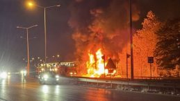 Kimyasal Madde Yüklü Tır 8 Kilometre Boyunca Alev Alev Yandı