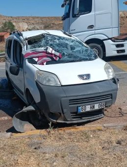Kırıkkale'de Takla Atan Araçta 3'ü Çocuk 5 Kişi Yaralandı