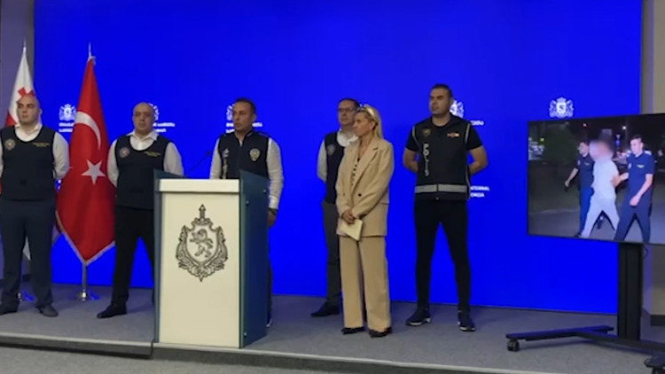Kırmızı Bültenle Aranan 12 Suçlu Ele Geçirildi