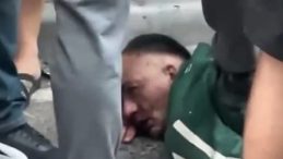 Kız Arkadaşını Sokakta Bıçakladı: Saldırgan Mahalleli Tarafından Linç Edildi!