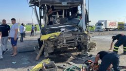 Kızıltepe'de TIR, Toplu Taşıma Araçına Çarptı: 1 Ölü, 7 Yaralı
