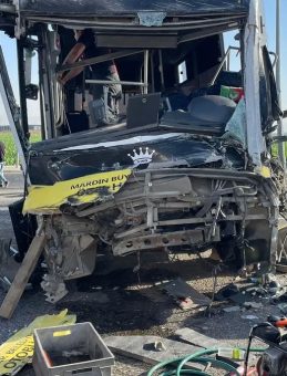 Kızıltepe'de TIR, Toplu Taşıma Araçına Çarptı: 1 Ölü, 7 Yaralı