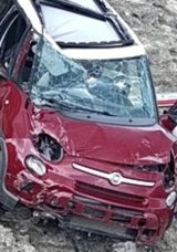 Kocaeli&rsquo;de S&uuml;r&uuml;c&uuml; El Frenini &Ccedil;ekmeyi Unuttu: Otomobil Kayalardan U&ccedil;tu!