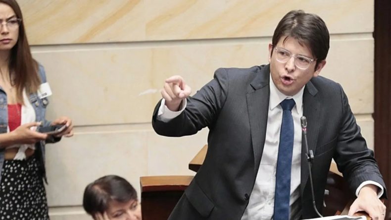 Kolombiya seçimlerinde aday gösterilmişti: Silahlı saldırıda hayatını kaybetti