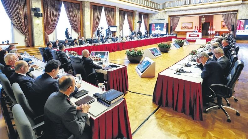 Komisyon Tarihi Bir Adım, İlk Düğme Doğru İliklendi