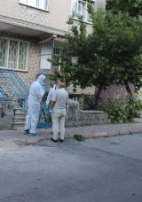 K&ouml;t&uuml; kokudan rahatsız olan komşular ihbar etti: Acı olay ortaya &ccedil;ıktı!