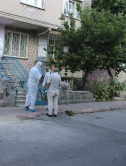 Kötü kokudan rahatsız olan komşular ihbar etti: Acı olay ortaya çıktı!