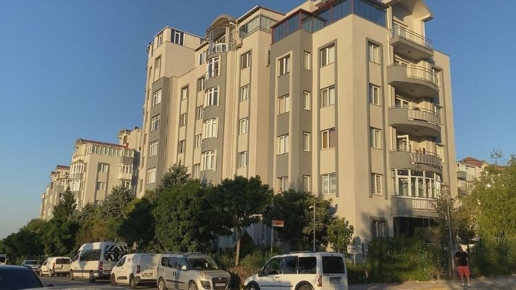 Kurye Kılığına Giren Zanlı, Eşini Yaraladı ve İntihara Kalkıştı