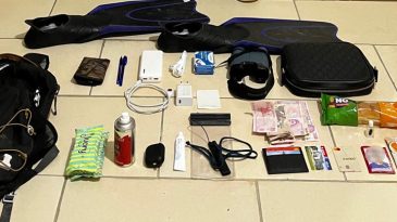 Kuşadası'ndan Sisam Adası'na Y&uuml;zerek Ge&ccedil;meye &Ccedil;alışan Ka&ccedil;ak G&ouml;&ccedil;men Yakalandı