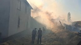 Kütahya'da Köyde Yangın! 2 Ev, 3 Samanlık ve 2 Ahır Alevlere Teslim Oldu