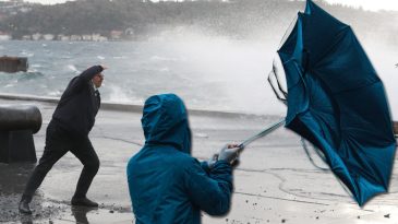 Kuvvetli Fırtına Devam Ediyor! Meteoroloji 13 Kentte Alarm Verdi | G&ouml;k G&uuml;r&uuml;lt&uuml;l&uuml; Sağanak Geliyor