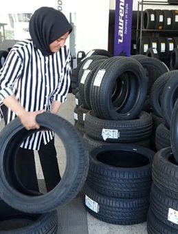 Lastik Tamirciliğinde Kadın Eli! 24 Yıldır Herkesi Şaşırtıyor