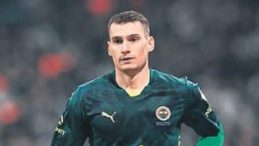 Livakovic’e Nottingham Kanca Attı!