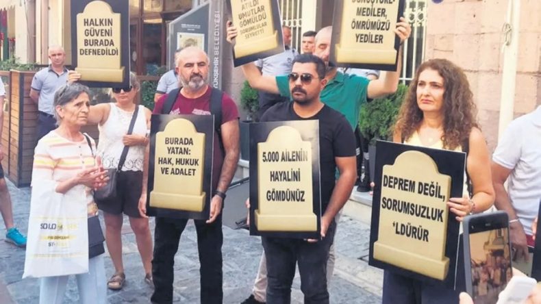Mağdurlardan Mezarlık Taşlı Protesto