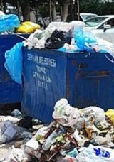 Mahalleler toplanmayan &ccedil;&ouml;p ve molozlardan ge&ccedil;ilmiyor